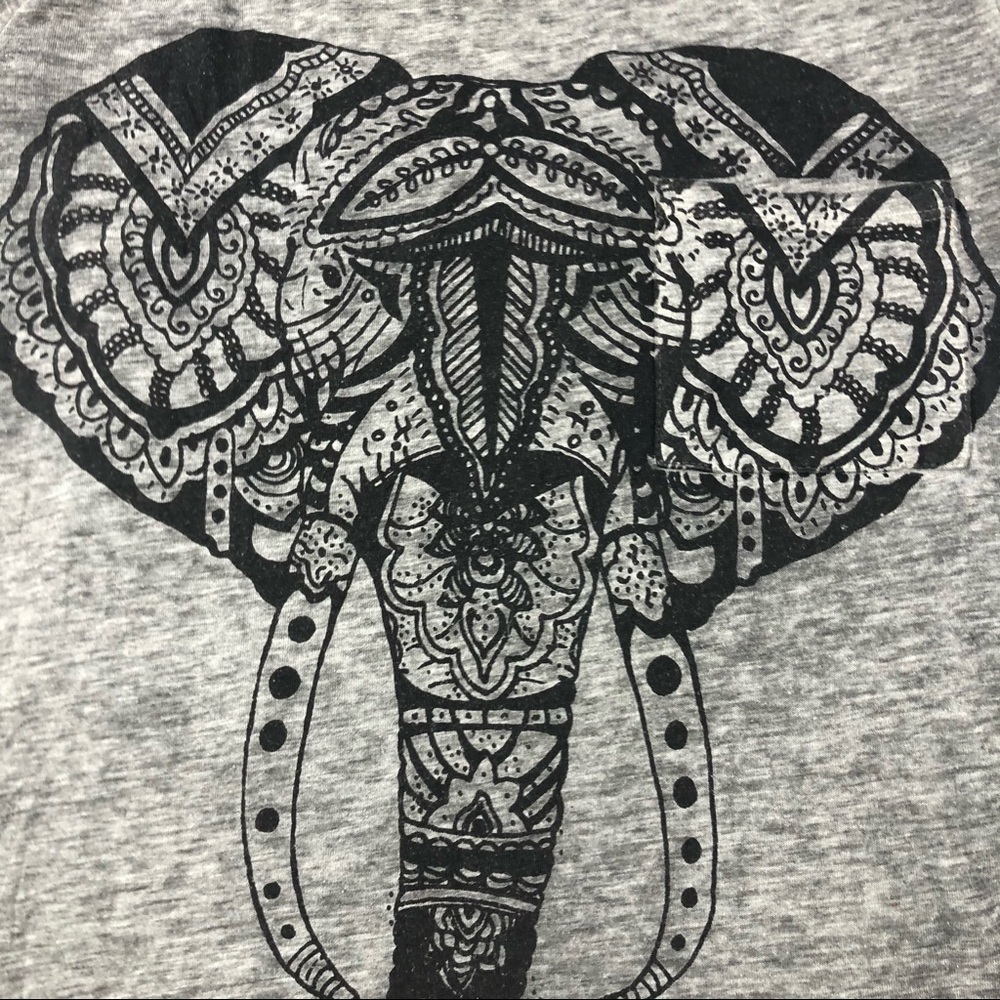 WELLWORM  Women’s T/shirt size M Black & Gray  Elephant picture on front